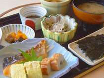 地産食材を取り入れた和朝食で、今日も元気にいってらっしゃいませ！
