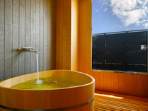 おむすび型の湯舟が可愛い露天風呂付客室／403