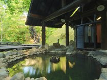 混浴露天風呂【仙郷の湯】　渓谷の流れを聞きながらのんびりとご入浴下さい