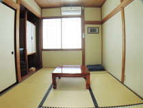 *客室一例／シンプルで落ち着く、6畳の和室。テレビ、冷暖房完備。