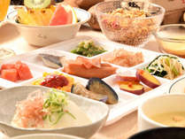 【朝食】1階レストラン・和洋食のビュッフェスタイルの朝食です。