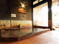 【温泉・そのまんま源泉】日本でも珍しい高濃度炭酸泉で、湯上りはサッパリです。