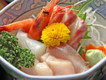 お料理一例　淡路島近海で獲れた新鮮な魚介類をお造り♪