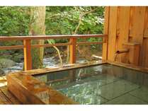 渓流の音と景色に癒される客室露天風呂