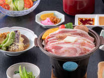 国産ブランド豚“やまと豚”をはじめ地元食材をふんだんに使った和食会席。（榛名コースイメージ）