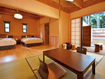 【春～夏季】露天風呂付離れ客室。和室と寝室の２間から構成されています。