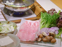 サラダしゃぶしゃぶ-美瑛町産もち豚肉と美味しい特別な野菜を使用しています。