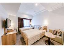 ツインルーム：ベッド幅110cm×195cm　広さ18平米　フランスベッド製のベッドをご用意しております。