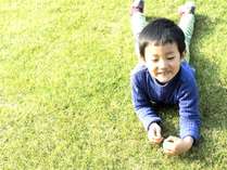 ■施設外部の芝生■小さなお子様も安心して遊べます