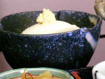 朝食のおぼろ豆腐は、伊東沖の海洋深層水と富山の厳選大豆からできております。