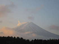 陽光に輝く富士山（洋室より）