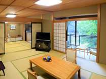 10畳＋６畳＋檜風呂の広々とした和室となっております。贅沢な１日にぴったりのお部屋です。
