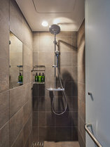 【スーペリア・プレミアム】シャワーブース(一例)快適な空間で心地よいシャワータイムを過ごせます。