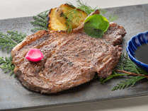 【道産牛】低温熟成のお肉は、他の和牛とは一線を画す柔らかさ。シンプルなステーキでどうぞ♪