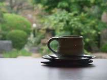 庭を眺めながらのモーニングコーヒー