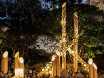400個以上もの竹あかりに照らされる幻想的な日本庭園をお楽しみいただけます。