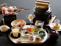 ご朝食は「和食膳」をご用意します。