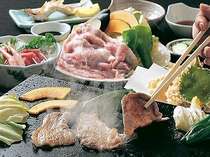 富士山の溶岩を使った溶岩焼き肉！あつあつのお肉をどうぞお楽しみください