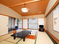 【東館和室】ご家族やご夫婦に◎部屋毎に異なる眺望で、奈良の歴史と自然の移ろいを感じて頂けます。