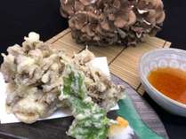 【じゃらん限定×お食事会場】夕食の大人気“七兵衛膳”に、揚げたての舞茸の天ぷらを追加します♪　　