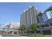 ホテルはJR尼崎駅直結、改札より徒歩１分程の場所にございます 写真