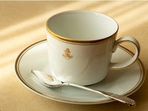 『大和ルーム』　桜＆錨マーク入り　深川製磁製コーヒーカップ