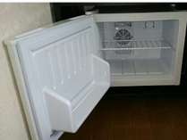 客室には17L　ペルチェ方式静音冷蔵庫　※冷凍庫は有りません
