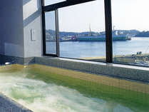 当館自慢の展望風呂からは印通寺港が見渡せます。