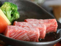 厳選した神戸牛の『木の葉鉄板焼』。口の中にじゅわっと広がる肉汁をご堪能ください。※イメージ