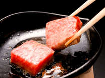 厳選した神戸牛の『木の葉鉄板焼』。口の中にじゅわっと広がる肉汁をご堪能ください。※イメージ