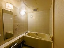 デラックスタイプ独立型バスルーム＜写真は部屋タイプの一例です＞