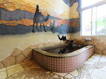 月の砂漠風呂◆茶褐色の特徴的な泉質の御宿温泉をお楽しみください♪