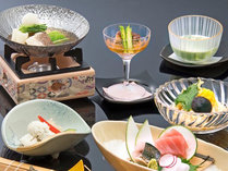 京懐石を楽しめる和食レストラン「月亭」