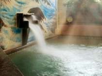 ◆男性専用大浴場　手足を伸ばして入浴できる大浴場があるのも魅力。