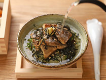 「新鮮活貝焼き」の〆は当館伝統のあめごの甘露煮出汁茶漬け