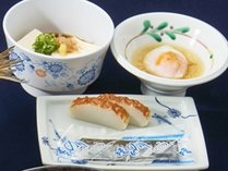 「和歌浦の健康和朝食」かまぼこは地元・和歌浦の蒲鉾屋「和歌濱かまぼこ」から仕入れています