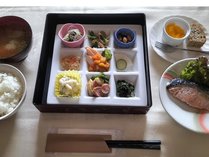 無料の朝食♪　開店7：00～最終入店8：30　閉店9：00　バランスの取れた朝食を食べて元気にご出発を☆彡