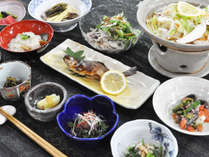 【ご夕食】奈川の地物食材をふんだんに使った手作り料理です。