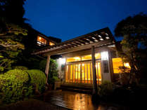 青磁色の湯　岡本屋旅館の写真