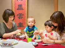 【岩国四川飯店】［個室］　お子様用のいすもご用意できる畳の個室。小さなお子様連れに好評です