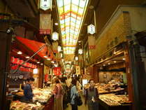 徒歩３分　京都の台所、錦市場です