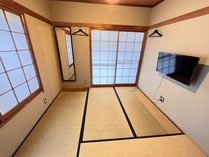 素足でくつろげる、鎌倉の和モダンなお部屋となっております。