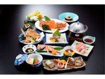 ズワイガニ・鯛の兜揚げをメインに、日本海の幸や旬の地元食材を厳選した会席料理