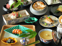 新鮮な食材が豊富な北陸・加賀ならではの、旬を大切にした季節感溢れるおいしさをお楽しみください。