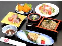 「日本酒飲み比べ晩酌プラン」美味しい新潟の地酒とともに調理長おすすめの食事をどうぞ。