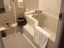 和室のお部屋のお風呂です。洋室より大きなサイズでゆったりできます。トイレは別になります。