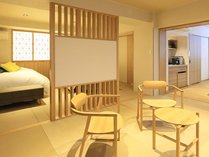 木目の調度品を多く使用した和室はどのお部屋よりも落ち着いて、のんびりとお過ごしいただけます…