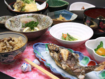 #岩魚のお造りと旬菜料理一例♪新鮮な南会津の食材をお召し上がり下さい＾＾