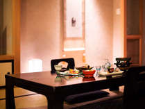 憧れの「お部屋食」のイメージ画像♪お客様のお部屋で当館スタッフがお食事をご用意いたします♪