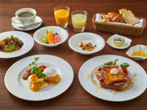 アンカーキョート（8F）朝食メニュー（洋食）「エッグベネディクト・フレンチトースト」　